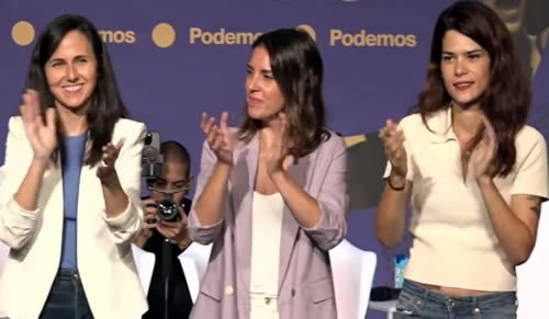 Ione Belarra, Irene Montero e Isa Serra aplaudiendo en el Circulo de Bellas artes de Madrid